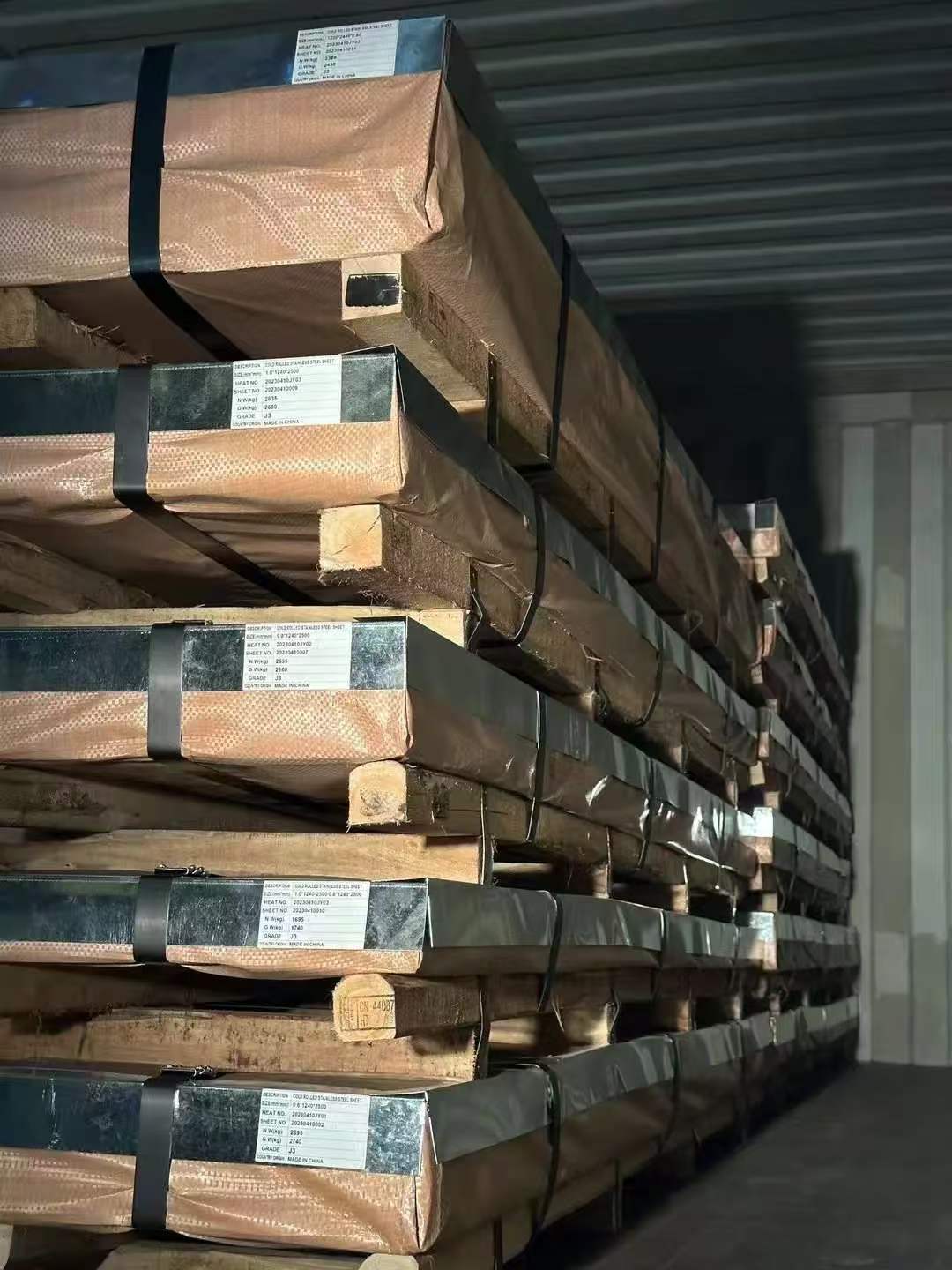 304L stainless steel plate prepared for export packing and MTC review