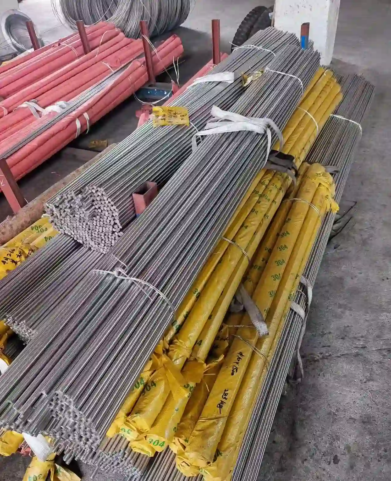 Peeled stainless steel bar bundles for machining stock