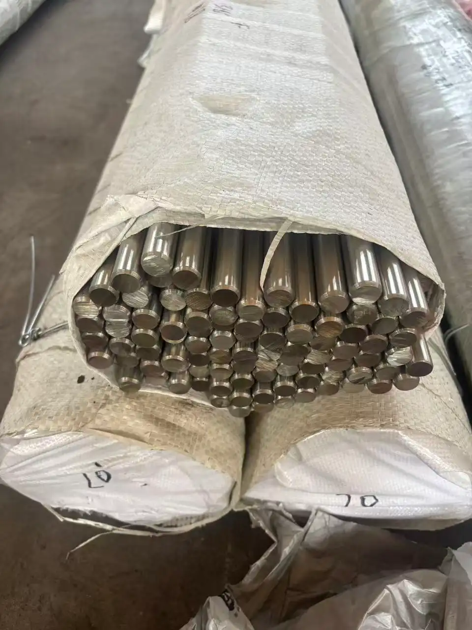Stainless steel round bars for China sourcing tolerance MTC and freight review